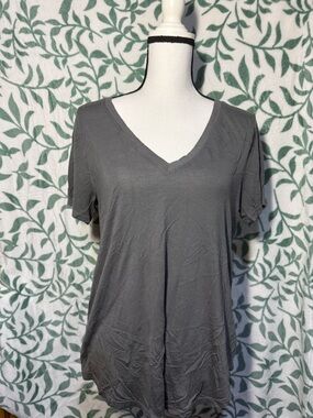 Forever 21 Gray V-Neck Short Sleeve Tee